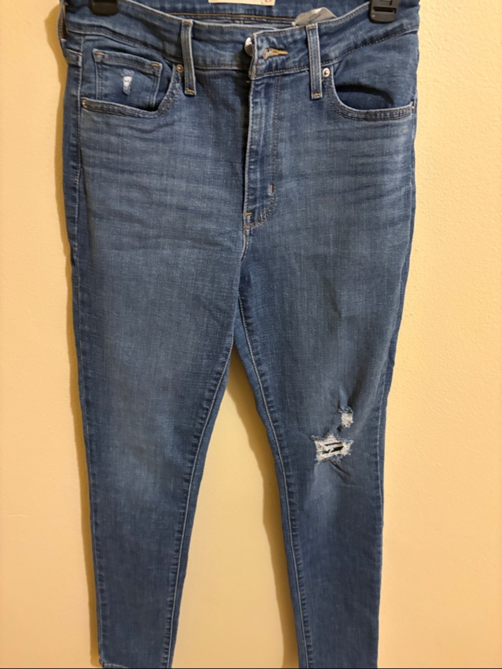 Levi’s skinny jeans distress